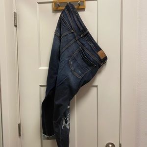 American Eagle 14L distressed jeans dark wash